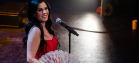 Diana Navarro llena el Teatro Cervantes en su concierto por el 30 aniversario de CUDECA