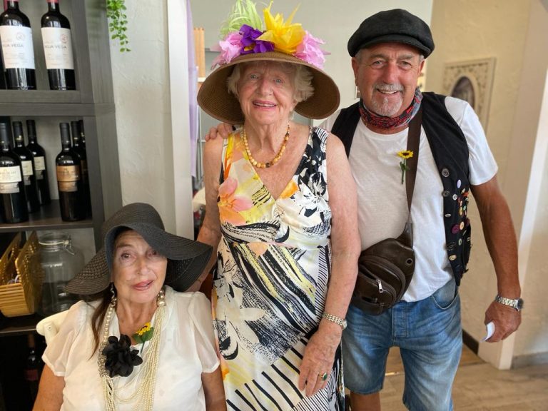 Guests at Goldies Lunch
