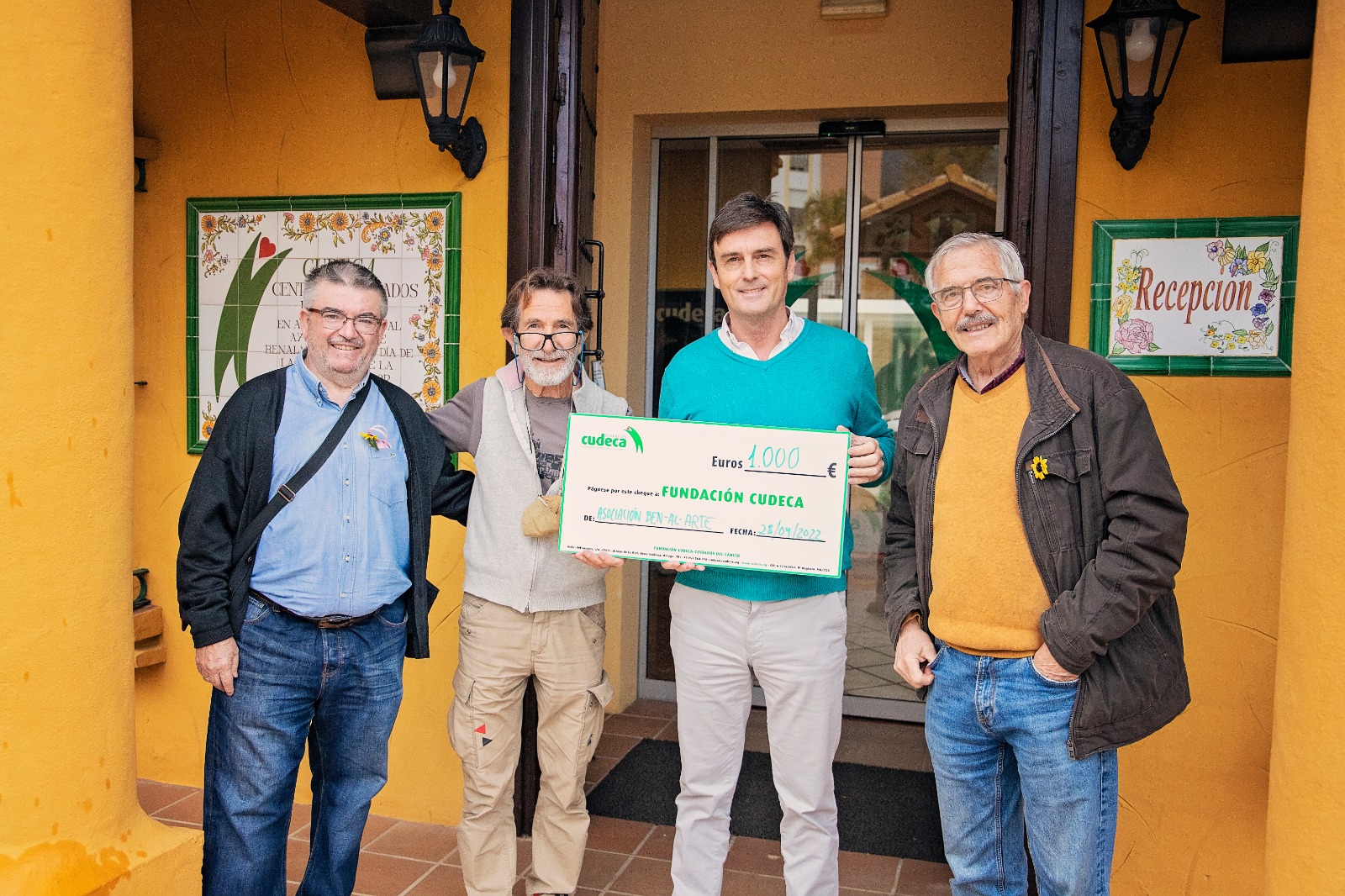 Benalmadena Ben-Al-Arte Cultural Association donates 1,000 euros in aid of Cudeca Hospice