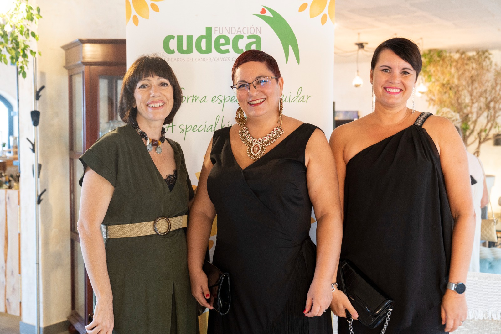 La fiesta benéfica de fin de verano de Costa Women sorprende a todos con una gran recaudación de 900 euros para Cudeca