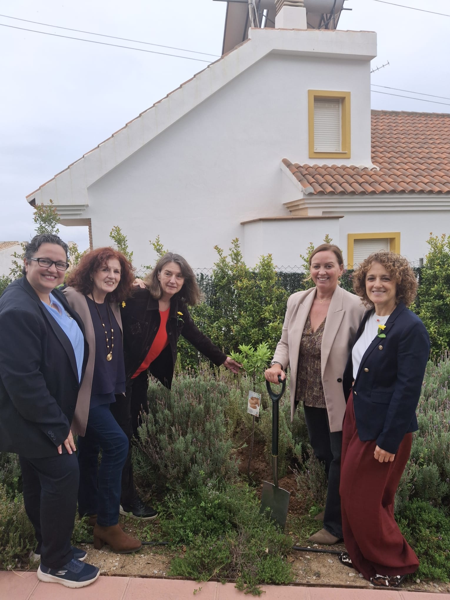 Raíces de compromiso: El Hotel Sahara Sunset consolida su apoyo a Cudeca con un gesto de vida.