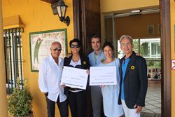 Entrega de los fondos recaudados en el Desfile Solidario de José María Soler