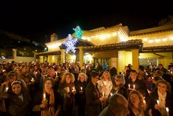 Más de 200 velas acompañan Enciende una Luz – Light a Light