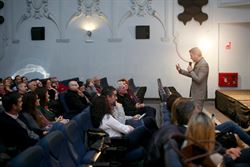 Proyección del documental al escuchar el viento