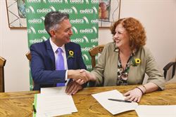 Convenio con el Colegio Profesional de Fisioterapeutas de Andalucía