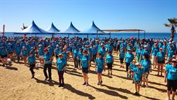 Más de 1.200 personas caminan por Cudeca en el Walkathon 2015
