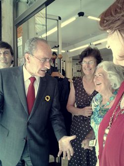 The Mayor of Málaga inaugurates the New Cudeca Hospice Charity Shop
