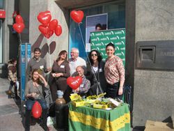 Corazones por Cudeca invaden Málaga