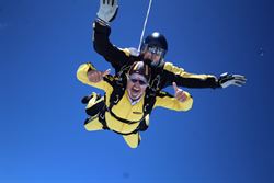 ¡Martin Robinson salta por Cudeca!