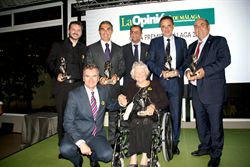 Joan Hunt OBE receives award from La Opinion de Malaga newspaper
