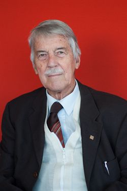 Homenaje al Dr. León Pecasse