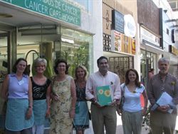 EL CONCEJAL DE LA DELEGACION DE BIENESTAR SOCIAL  DEL AYUNTAMIENTO DE MARBELLA  VISITA LA TIENDA BENÉFICA  DE LA FUNDACION CUDECA